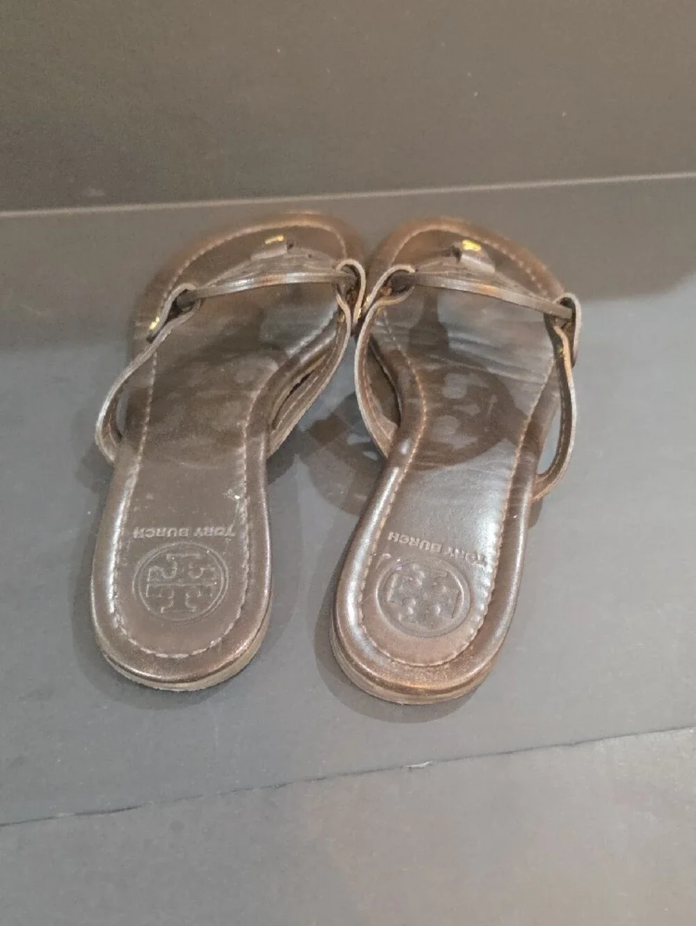 Tory Burch Miller Dark Brown Leather Logo Thong Sandals Size 8